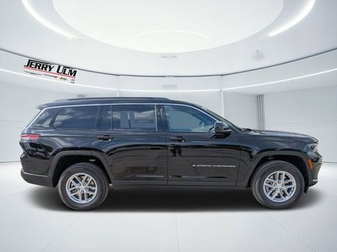 New 2025 Jeep Grand Cherokee L Laredo image 2