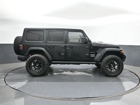 Used 2019 Jeep Wrangler Unlimited Sahara image 6