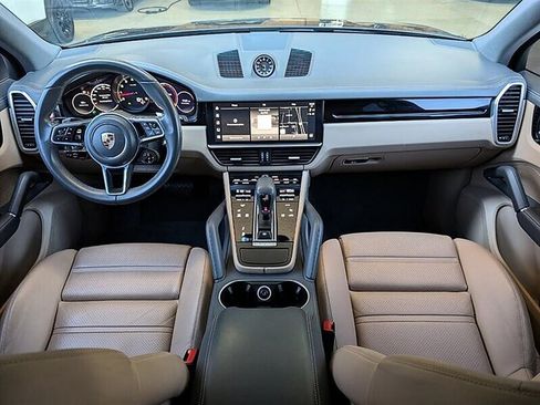 Used 2023 Porsche Cayenne w/ Premium Package AWD/4WD image 3