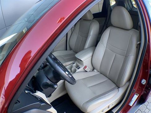 Used 2018 Nissan Rogue SL w/ Premium Package image 11