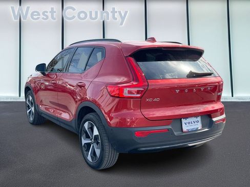 Certified 2025 Volvo XC40 B5 Plus image 7