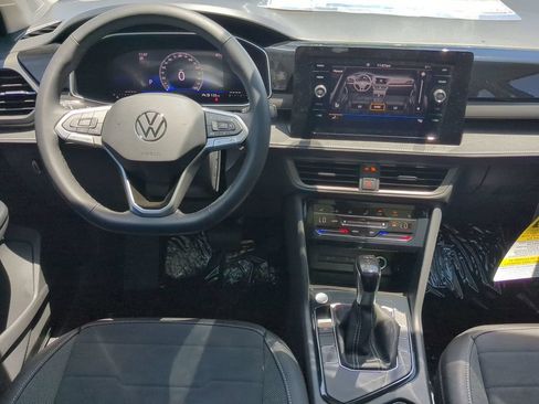 New 2026 Volkswagen Taos SE FWD image 13