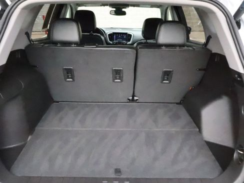 Used 2024 GMC Terrain SLT image 14