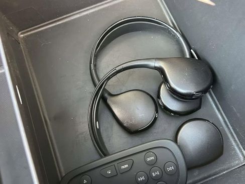 Used 2016 Chevrolet Suburban LT w/ LT Signature Package image 27