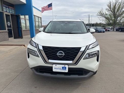 Used 2023 Nissan Rogue SV w/ SV Premium B Package image 2