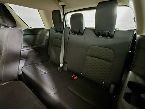 Used 2024 Nissan Pathfinder S image 27