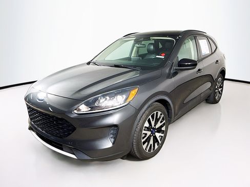 Used 2020 Ford Escape SE Sport image 4