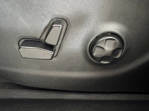 Used 2019 Jeep Cherokee Latitude Plus w/ Comfort/Convenience Group AWD/4WD image 14