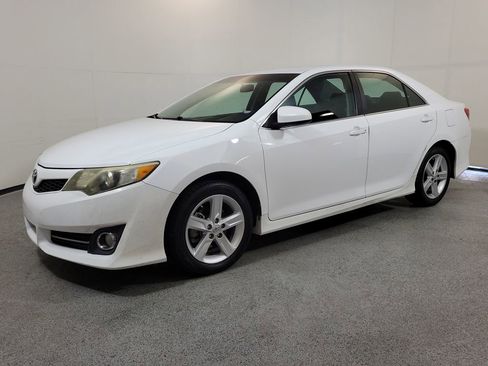 Used 2014 Toyota Camry SE FWD image 3