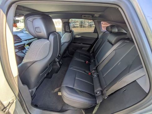 New 2026 Cadillac Optiq Luxury 1 image 28