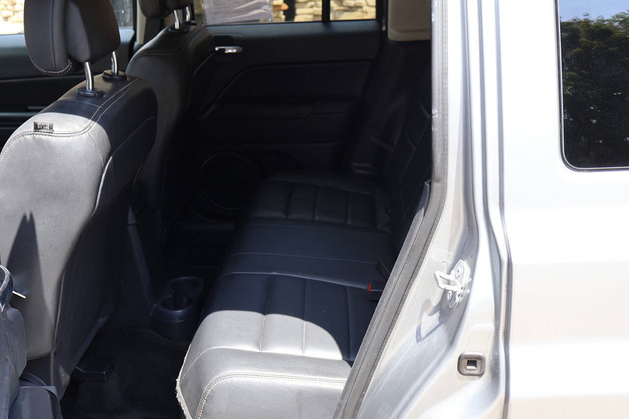 Used 2016 Jeep Patriot High Altitude FWD image 17