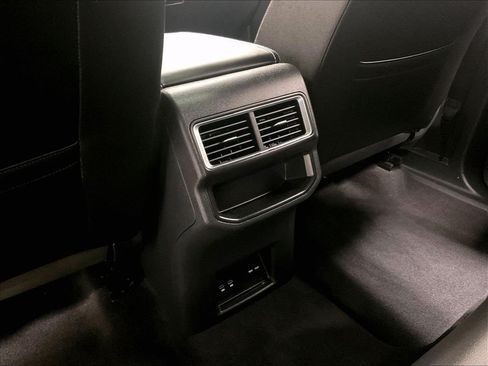 Used 2024 Volkswagen Atlas Cross Sport SE AWD/4WD image 29