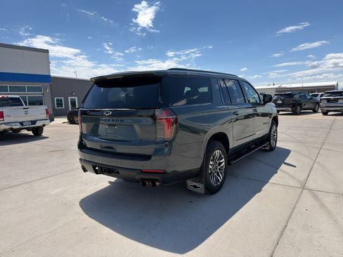 Used 2025 Chevrolet Suburban Z71 AWD/4WD image 6