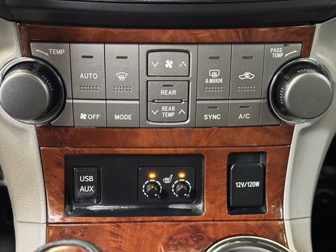 Used 2012 Toyota Highlander Limited image 37