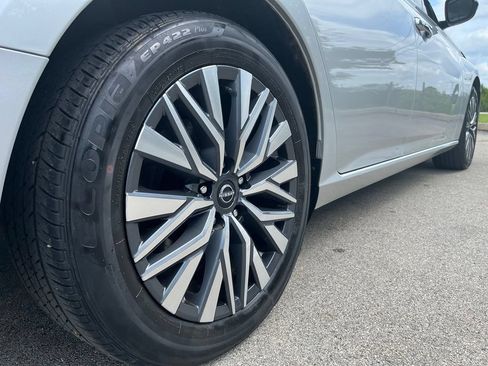 Used 2024 Nissan Altima 2.5 SV FWD image 14