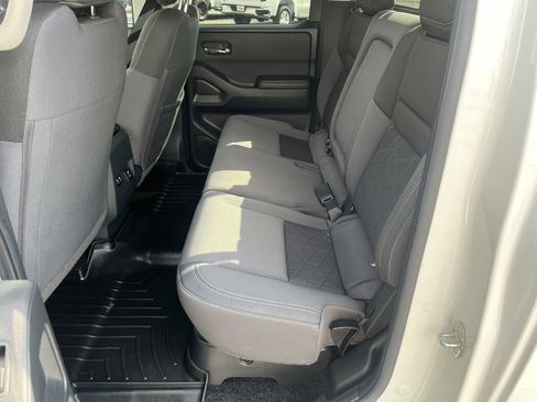 Used 2025 Nissan Frontier SV w/ SV Convenience Package image 35