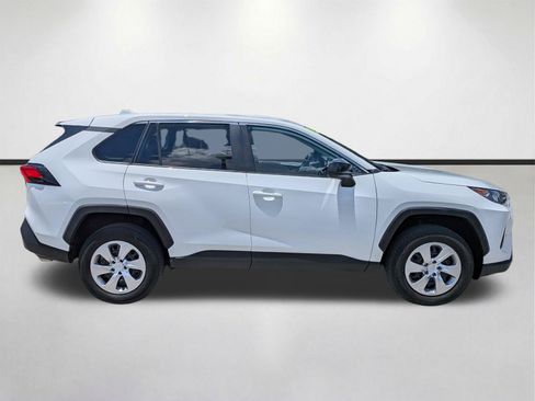 Used 2022 Toyota RAV4 LE FWD image 2