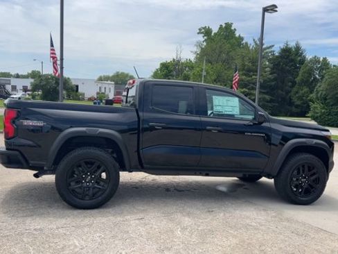 Used 2025 Chevrolet Colorado Trail Boss AWD/4WD image 9