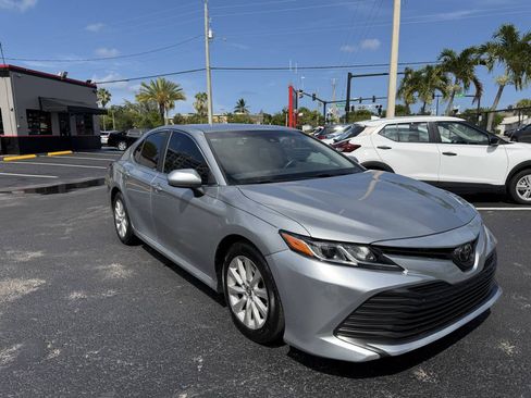 Used 2018 Toyota Camry LE FWD image 1