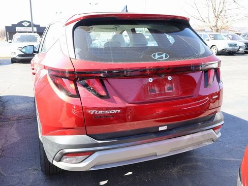 Certified 2025 Hyundai Tucson SE image 16