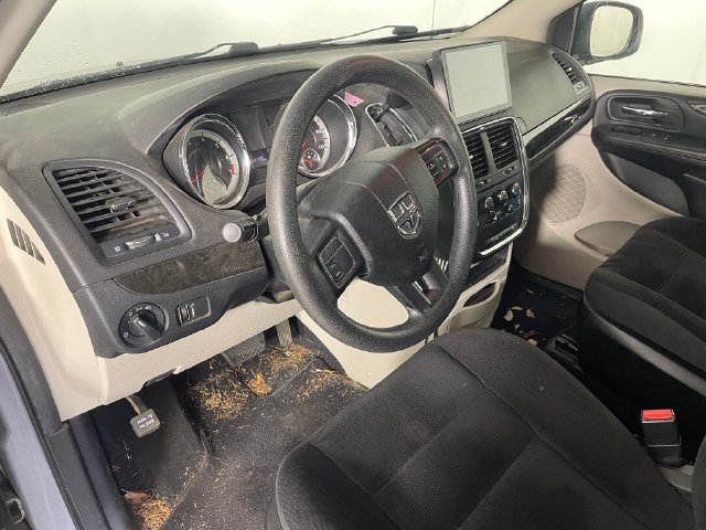 Used 2019 Dodge Grand Caravan SE FWD image 3