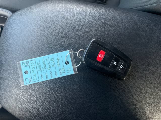 Used 2025 Toyota RAV4 XLE AWD/4WD image 18