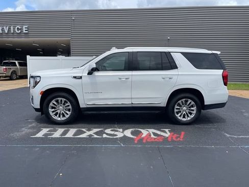 Used 2023 GMC Yukon SLT w/ SLT Luxury Package RWD image 2