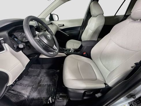 Certified 2025 Toyota Corolla Cross LE w/ Moonroof Package FWD image 21