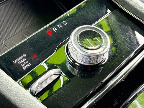 Used 2023 Jeep Grand Cherokee L Limited w/ Luxury Tech Group II image 12