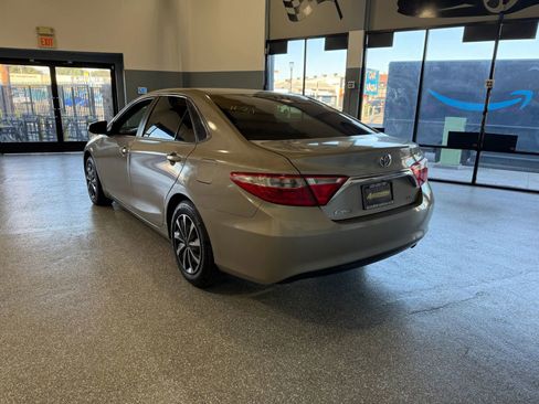 Used 2016 Toyota Camry LE image 5