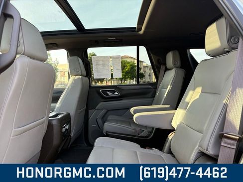 Used 2023 GMC Yukon SLT w/ SLT Premium Package image 16