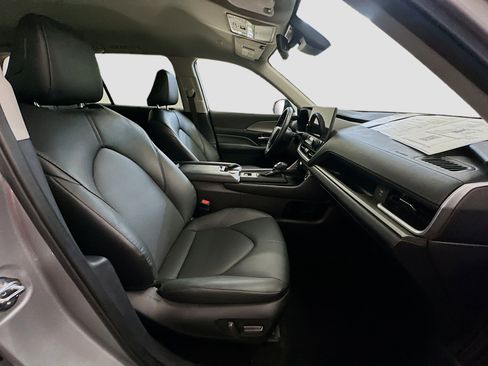 Used 2025 Toyota Grand Highlander XLE image 34