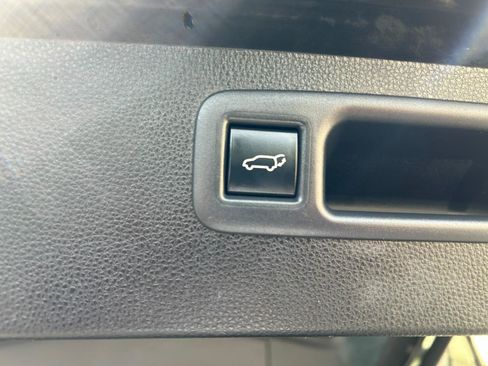 Used 2022 Toyota Highlander XLE AWD/4WD image 19