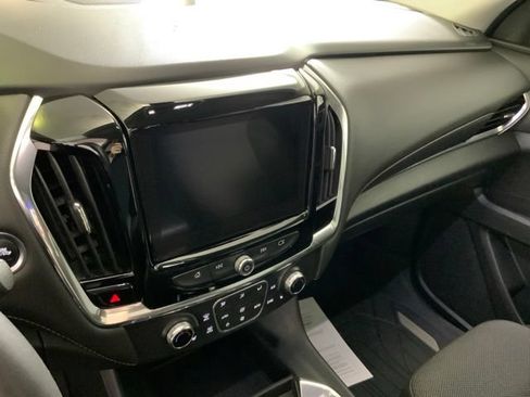 Used 2020 Chevrolet Traverse LT FWD image 18