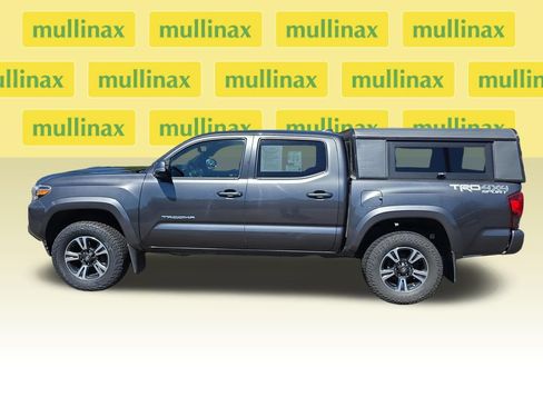 Used 2018 Toyota Tacoma TRD Sport w/ Technology Package AWD/4WD image 11