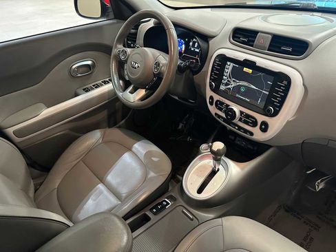 Used 2016 Kia Soul EV + image 29