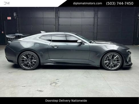 Used 2018 Chevrolet Camaro ZL1 RWD image 7