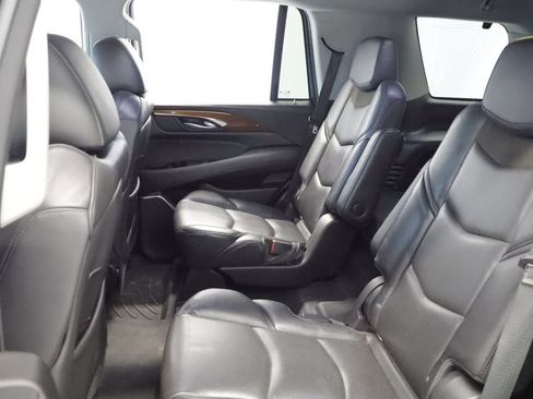 Used 2018 Cadillac Escalade Luxury AWD/4WD image 19