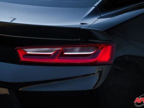 Used 2018 Chevrolet Camaro SS image 38