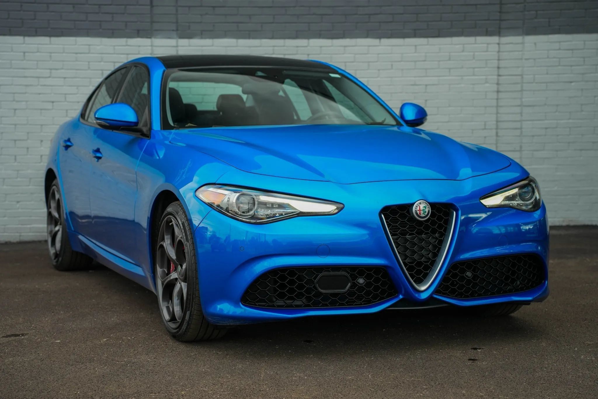 Used 2018 Alfa Romeo Giulia Ti Sport w/ Quick Order Package 22S Sport AWD/4WD image 3