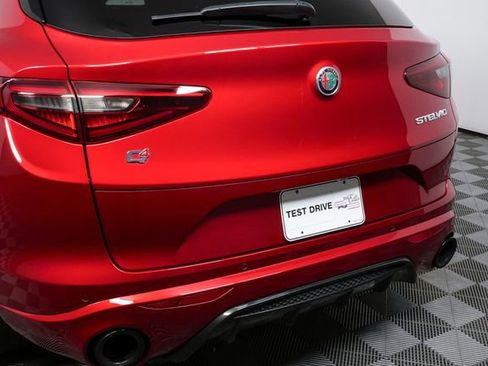Used 2023 Alfa Romeo Stelvio Veloce image 36