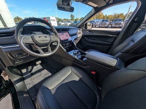 New 2025 Jeep Grand Cherokee Limited image 2