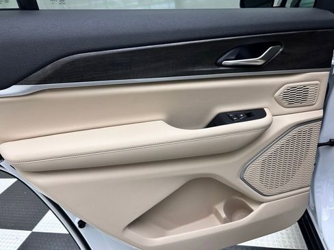 New 2026 Jeep Grand Cherokee L Limited image 13