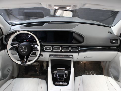 Used 2025 Mercedes-Benz Maybach GLS 600 4MATIC image 41
