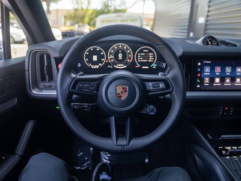 Certified 2026 Porsche Cayenne Coupe AWD/4WD image 6
