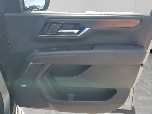 Certified 2025 GMC Yukon XL Denali image 13