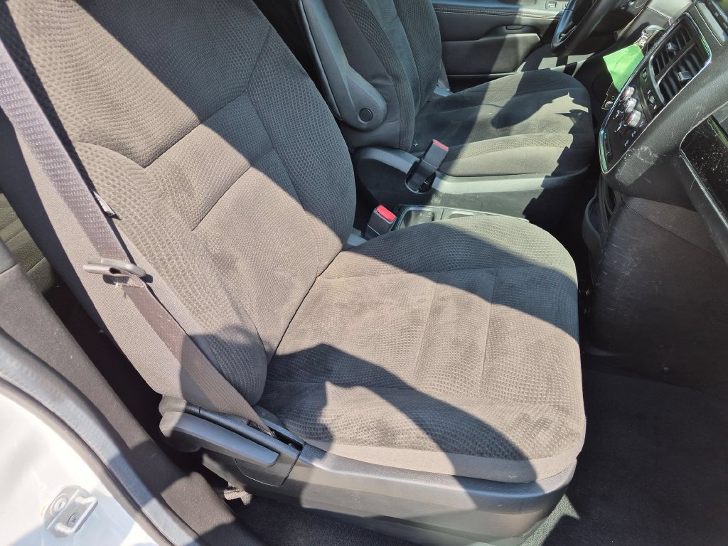 Used 2018 Dodge Grand Caravan SE FWD image 31
