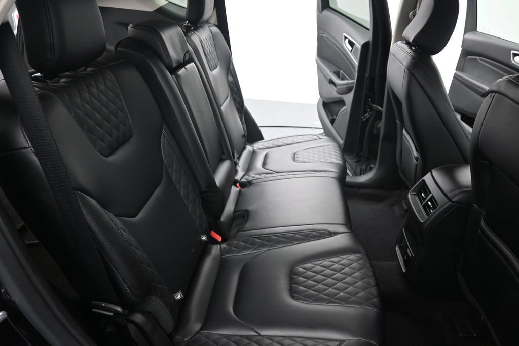 Used 2024 Ford Edge Titanium AWD/4WD image 39
