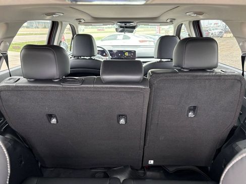 Certified 2025 Kia Sorento S w/ Panoramic Sunroof Package FWD image 18