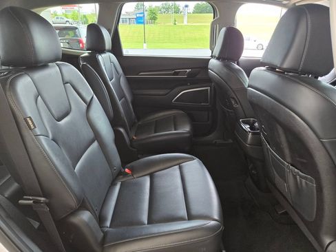 Used 2025 Kia Telluride S FWD image 16